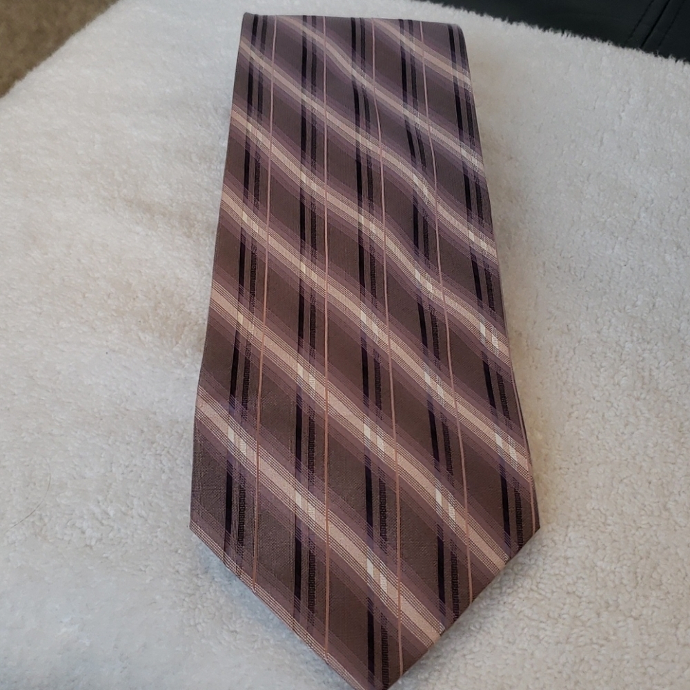 Courage tie